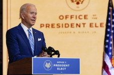Biden Minta Trump Hadiri...