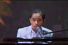 Kilau Konser Betrand...