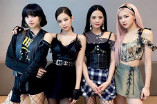 BLACKPINK Dinobatkan...