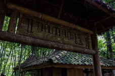 Unik, Rumah Makan Ini...