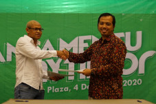 Melalui MyTimor, Indonesia...