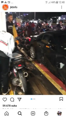 Diduga Ngebut, Mobil...