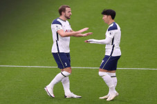 Tottenham Unggul di...