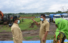 Melihat Sampah dari...