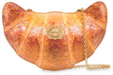 Unik, Moschino Hadirkan...