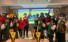 Mahasiswa UI Borong...