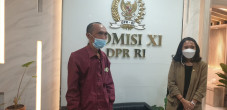 Kenaikan Cukai Lukai...
