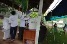 Hujan Lebat Disertai...