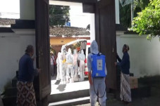 Keraton Yogyakarta Berduka,...