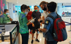 Empat Warga Negara Rumania...