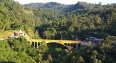 Jembatan Bolong yang...