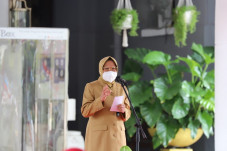 Nekat Liburan Keluar...