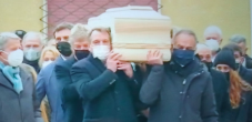 Peti Mati Rossi di Pundak...