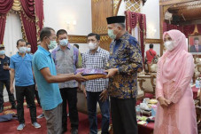 Gubernur Sambut dan...