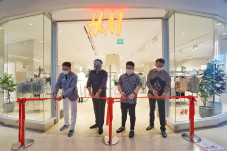 H&M Buka Gerai Pertama...