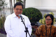 Jokowi Tunjuk Airlangga...