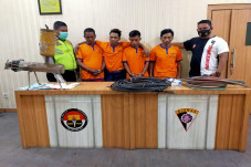4 Spesialis Pencuri...
