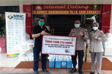 MNC Peduli Serahkan...