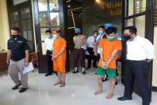 Jalankan Bisnis Esek-esek...