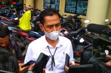 Polisi Kantongi Identitas...