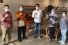 Bertahan di Tengah Pandemi,...