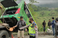 Hilang Kendali, Bus...
