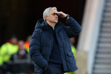 Mourinho Ragukan Krisis...
