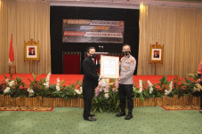 SDM Polri Raih Penghargaan...