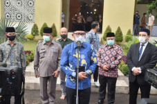 Gubernur Jabar Serahkan...