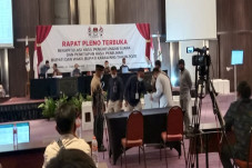 Hasil Pleno KPU Karawang,...