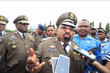 Gubernur Papua Putuskan...