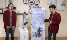 2 Mahasiswa Telkom University...
