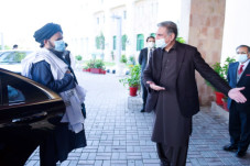 Delegasi Taliban Kunjungi...