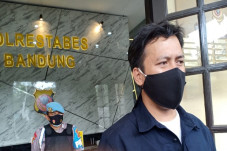 Bisnis Seks Online Menjamur,...