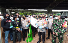 Bawa Senjata Tajam ke...