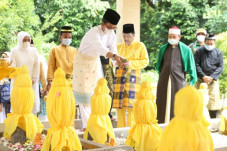 Menelusuri Kisah Raja...