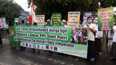 Tuntut Dibentuk Tim...