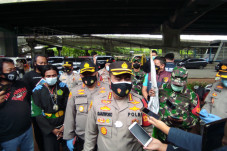 5 dari 6 Orang Massa...