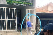 Bule Datangi Kantor...