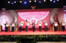 Aceh Terima Penghargaan...