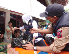 Tinjau Banjir di Pamekasan,...