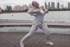 Denada Rayakan Ulang...