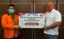 OJK Salurkan Bantuan...