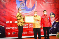 Kabupaten Tebo Terima...