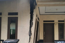 Bencana Tanah Bergerak,...