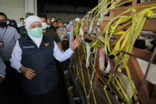Gubernur Khofifah Lepas...
