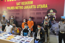 2 Pelaku Penipuan yang...