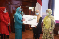 Peringati Hari Ibu,...