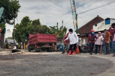 Warga Surabaya Baper...