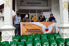 Kemenkeu Peduli Salurkan...